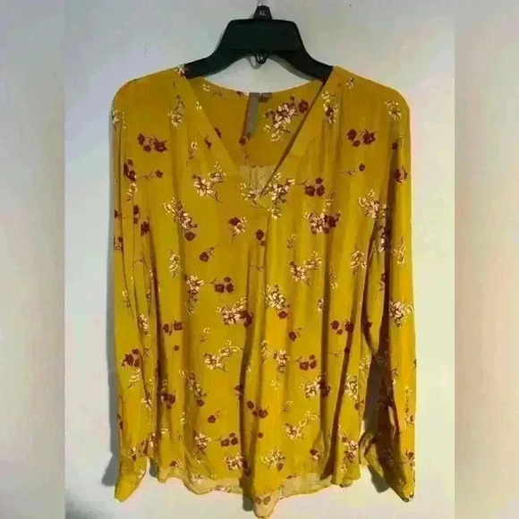Tops - Women’s flowy floral dress shirt size XL